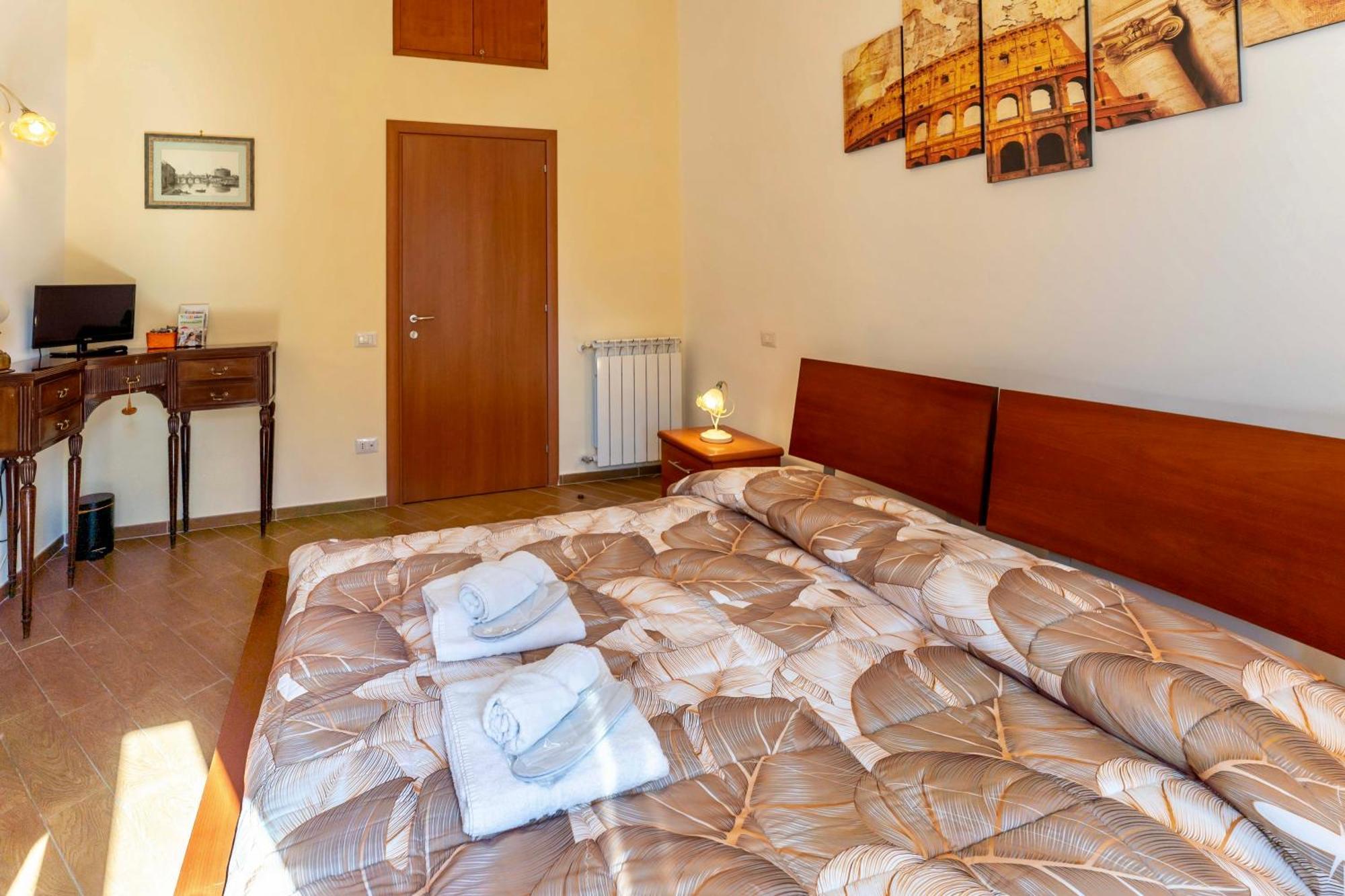 Miclad Colosseum Guest House Рим Екстериор снимка