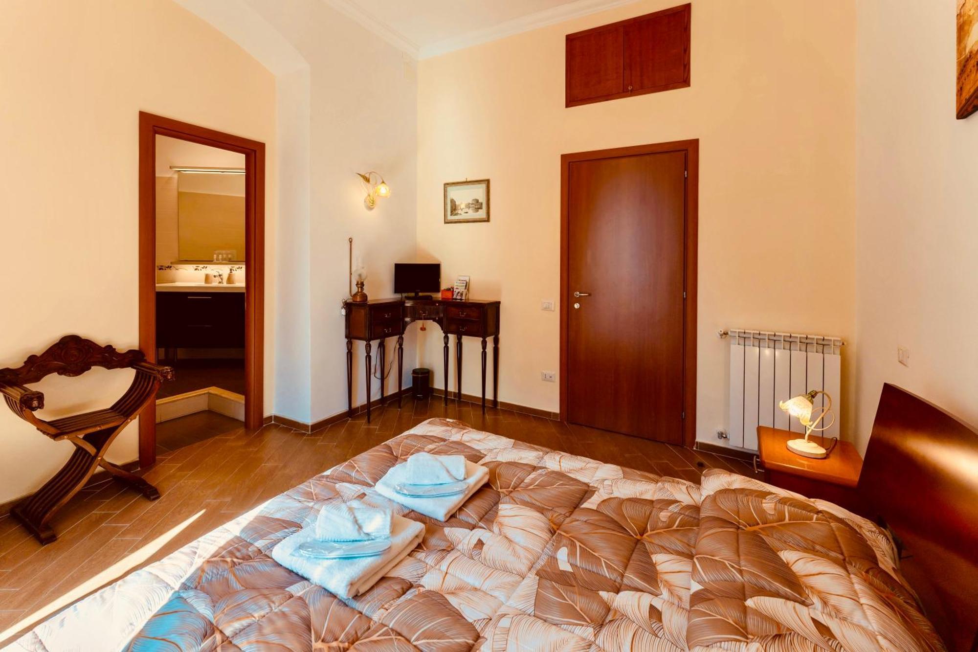 Miclad Colosseum Guest House Рим Екстериор снимка