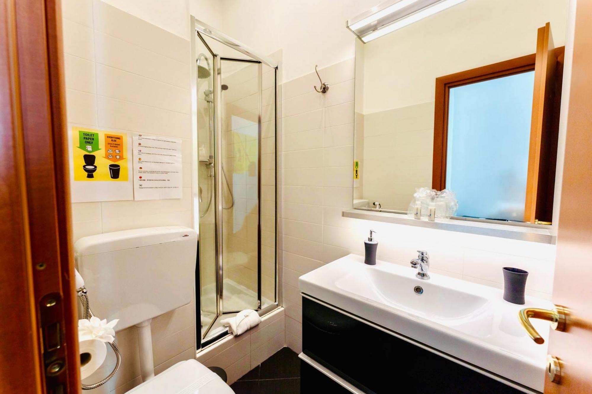 Miclad Colosseum Guest House Рим Екстериор снимка