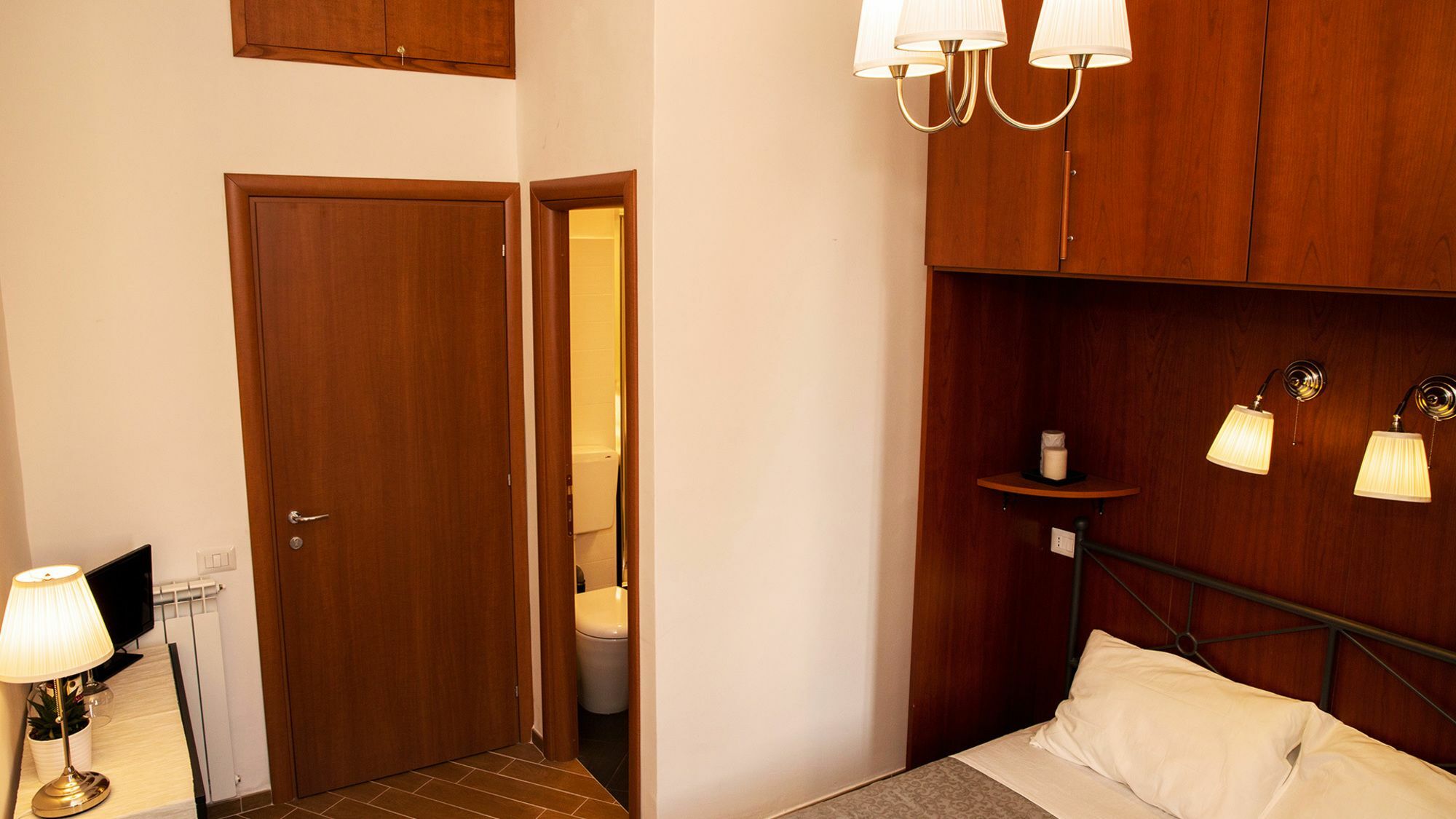 Miclad Colosseum Guest House Рим Екстериор снимка