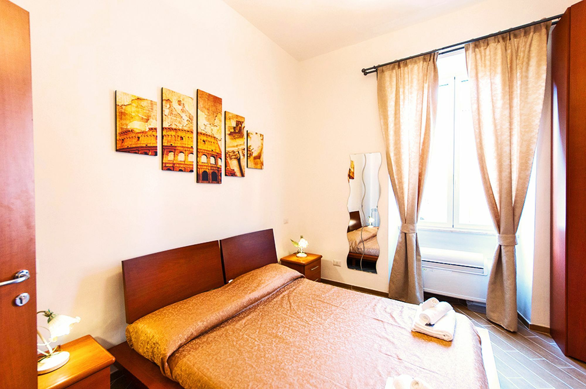 Miclad Colosseum Guest House Рим Екстериор снимка