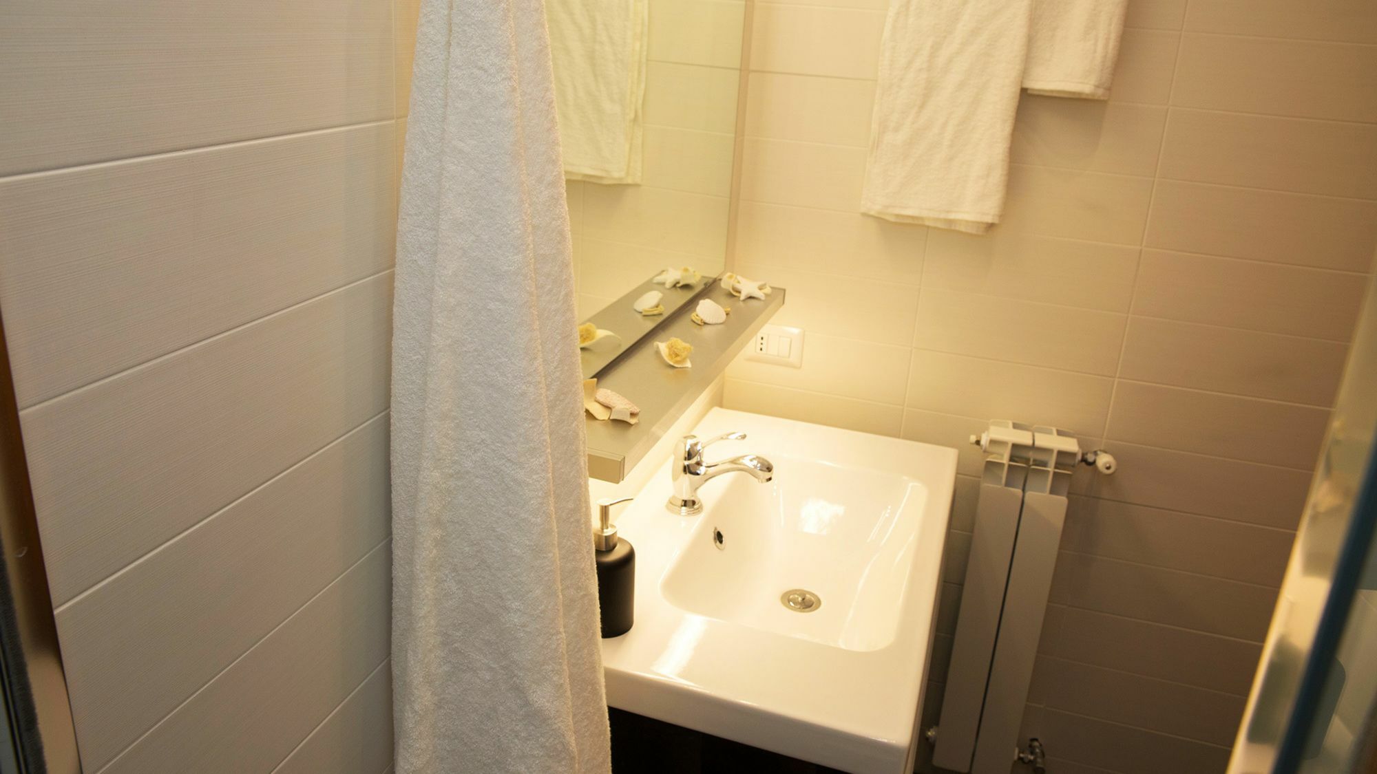 Miclad Colosseum Guest House Рим Екстериор снимка